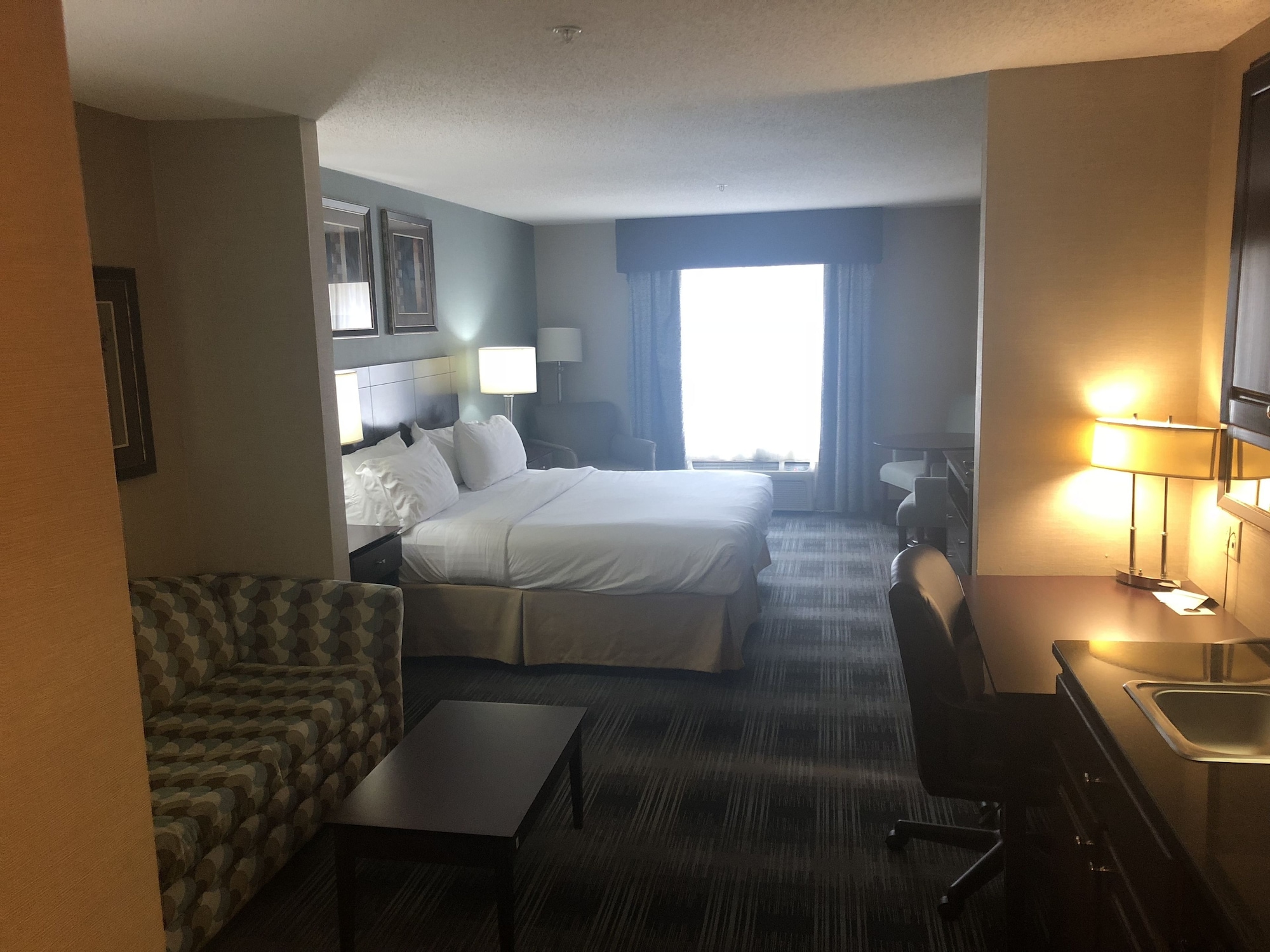 holiday inn express and suites meriden by ihg