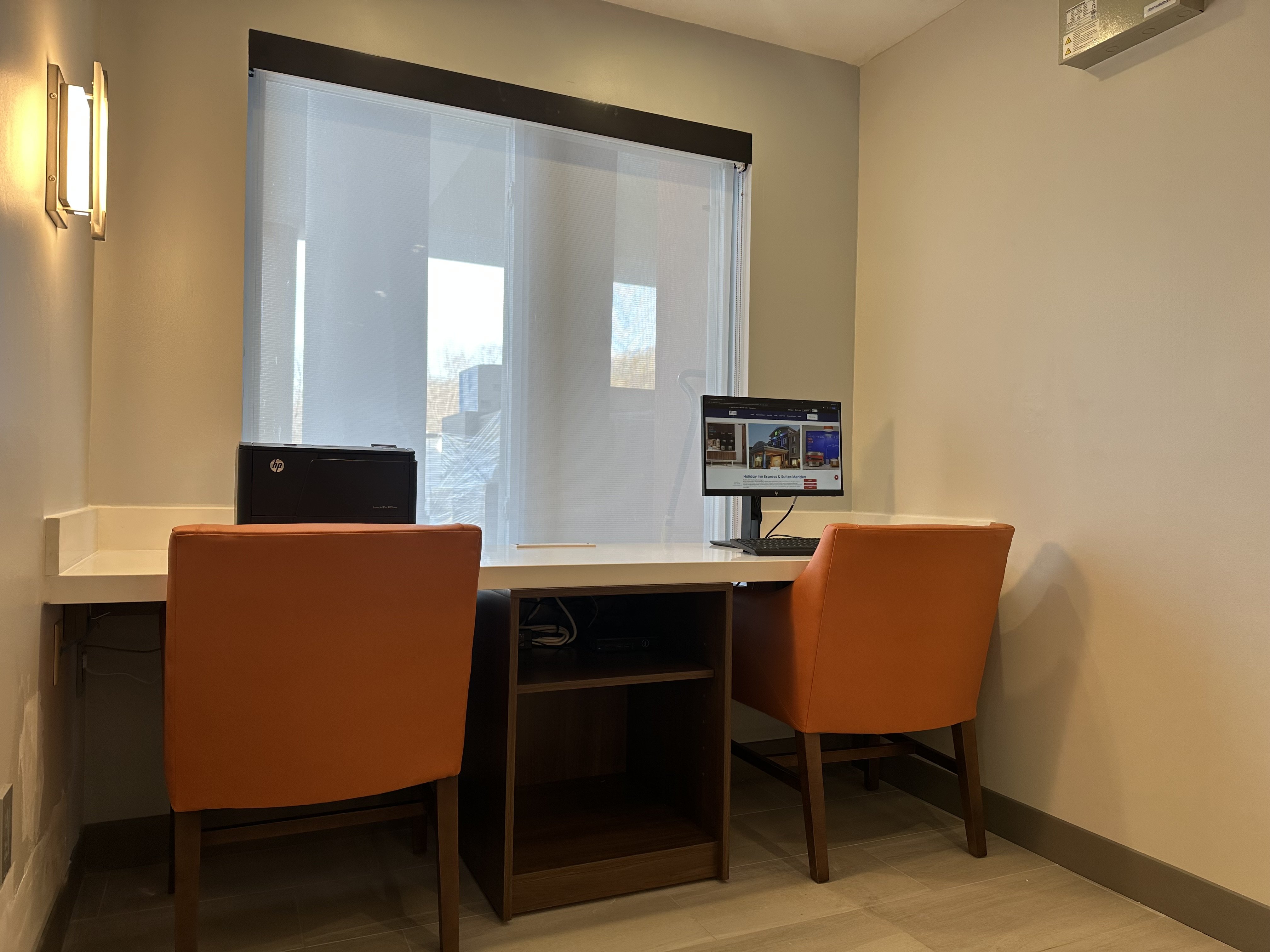 holiday inn express and suites meriden by ihg