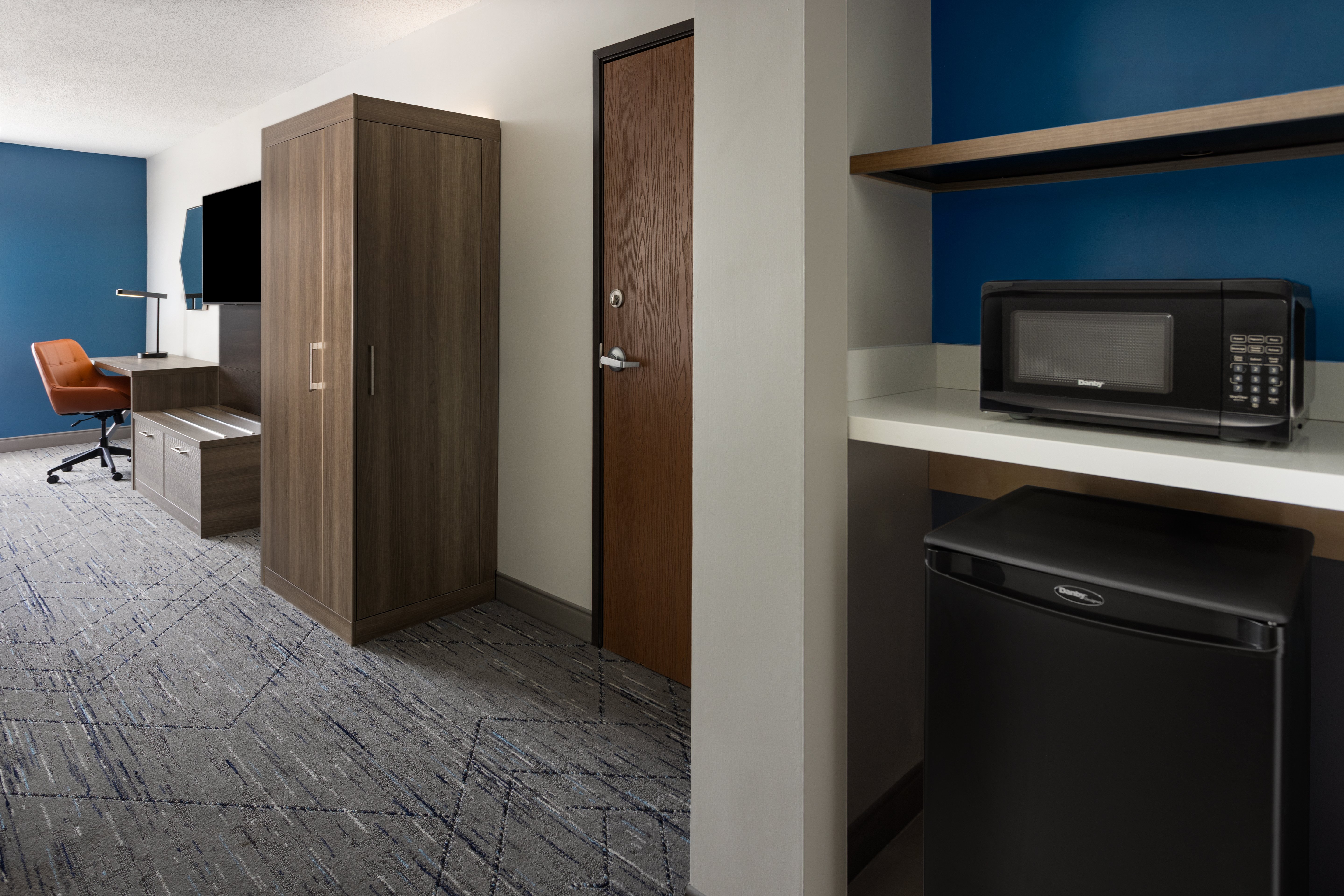 holiday inn express and suites meriden by ihg