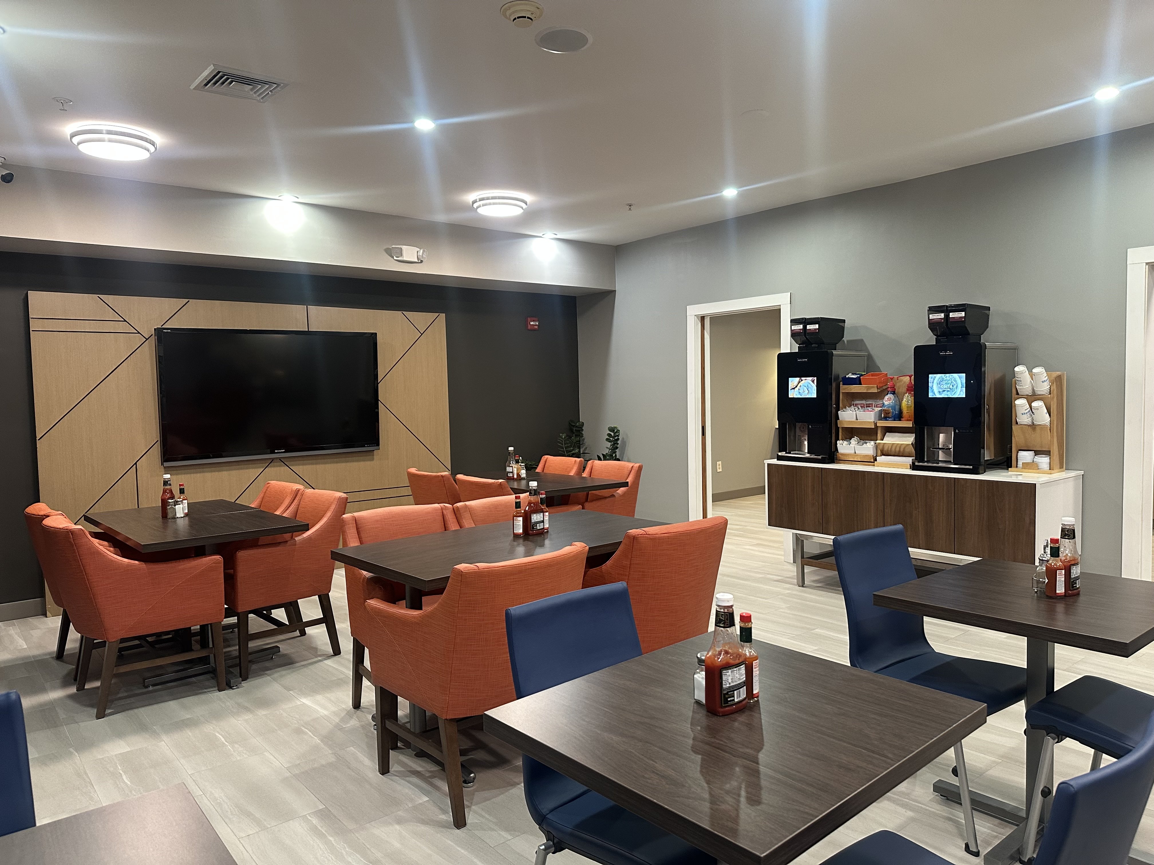 holiday inn express and suites meriden by ihg