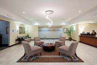holiday inn express and suites meriden by ihg