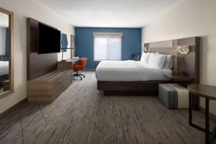 holiday inn express and suites meriden by ihg