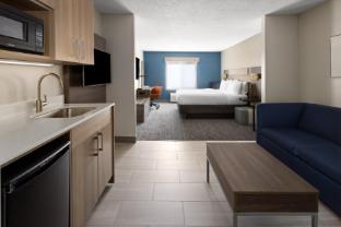 holiday inn express and suites meriden by ihg