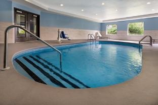 holiday inn express and suites meriden by ihg