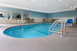 holiday inn express and suites meriden by ihg