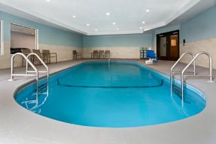 holiday inn express and suites meriden by ihg