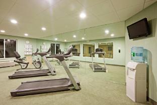 holiday inn express and suites meriden by ihg