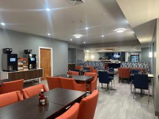 holiday inn express and suites meriden by ihg