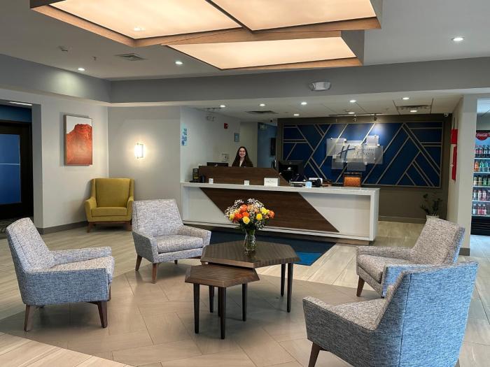 holiday inn express and suites meriden by ihg