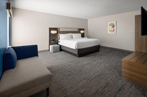 holiday inn express and suites meriden by ihg