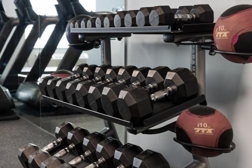 holiday inn express and suites meriden by ihg