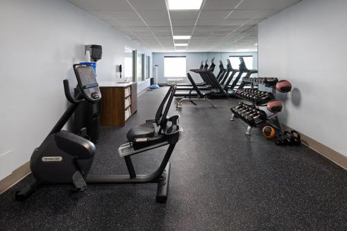 holiday inn express and suites meriden by ihg