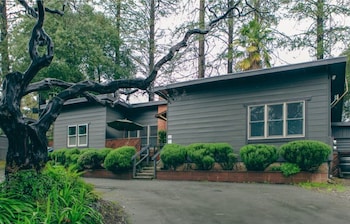 Anderson Valley Inn,,2 star