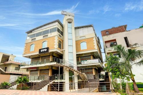 super townhouse relax suits a boutique hotel vasundhara