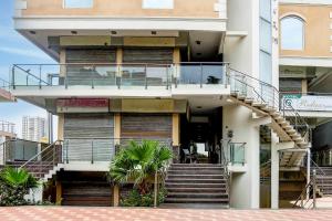 super townhouse relax suits a boutique hotel vasundhara