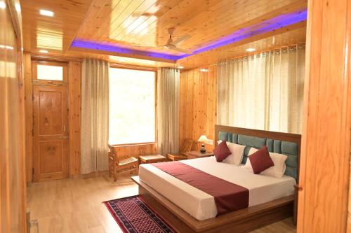 Royal Galaxy Tirthan,,3 star