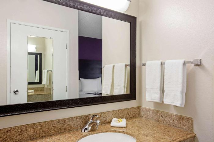 la quinta inn and suites by wyndham miami airport east
