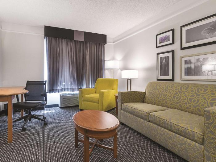 la quinta inn and suites by wyndham miami airport east