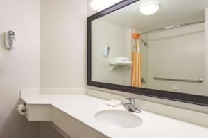 la quinta inn and suites by wyndham miami airport east