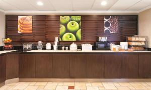 la quinta inn and suites by wyndham miami airport east