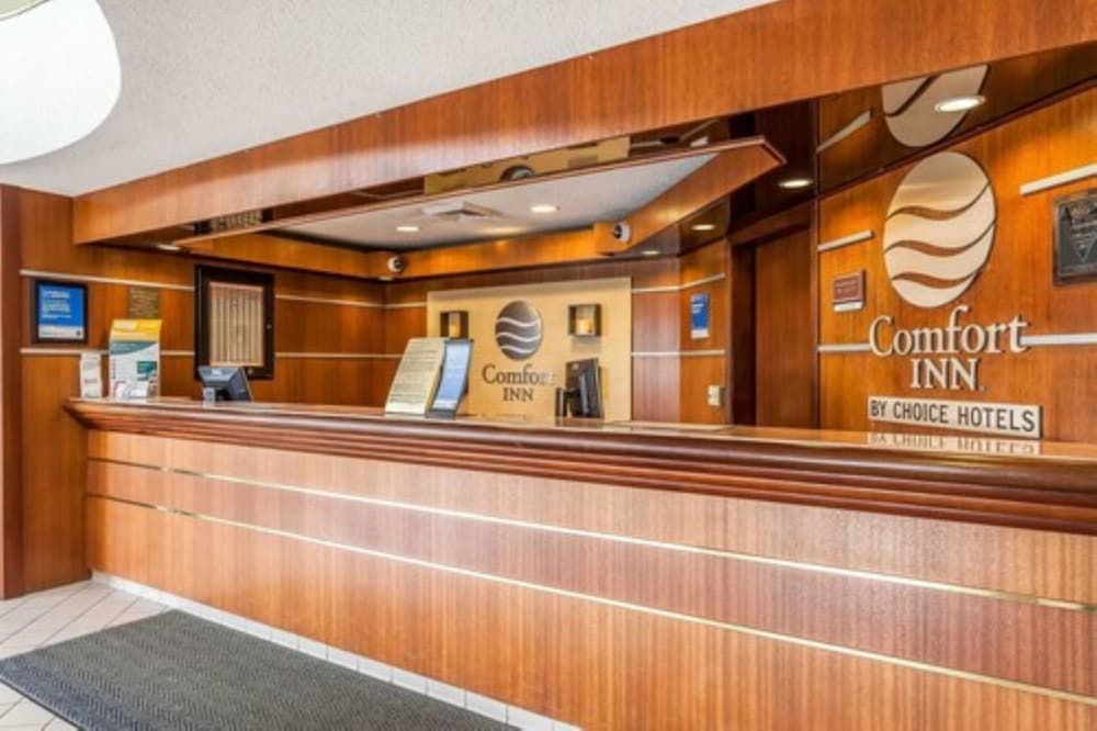comfort inn cleveland airport