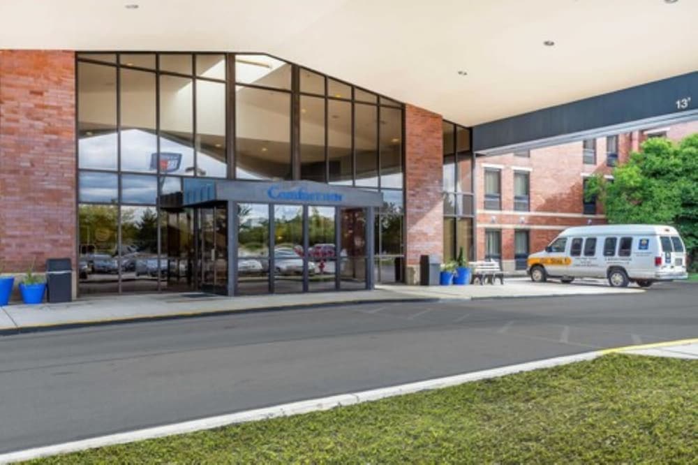 comfort inn cleveland airport