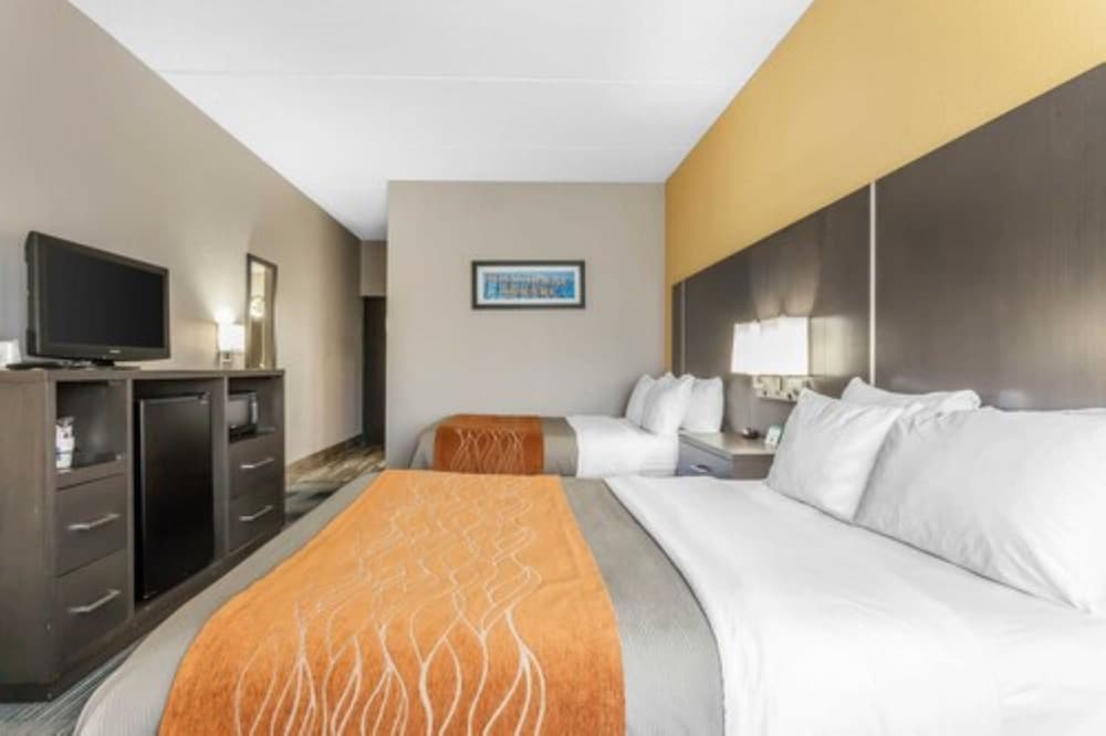 comfort inn cleveland airport