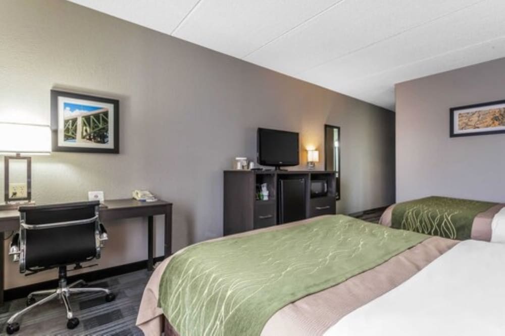 comfort inn cleveland airport
