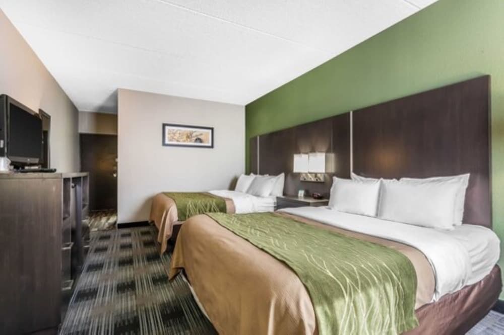 comfort inn cleveland airport