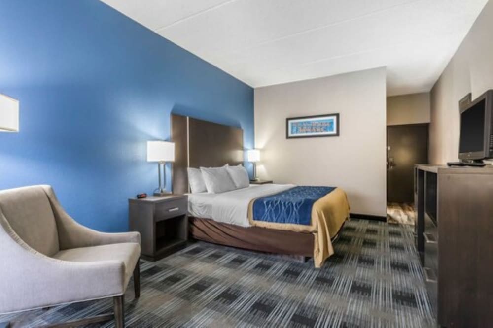comfort inn cleveland airport