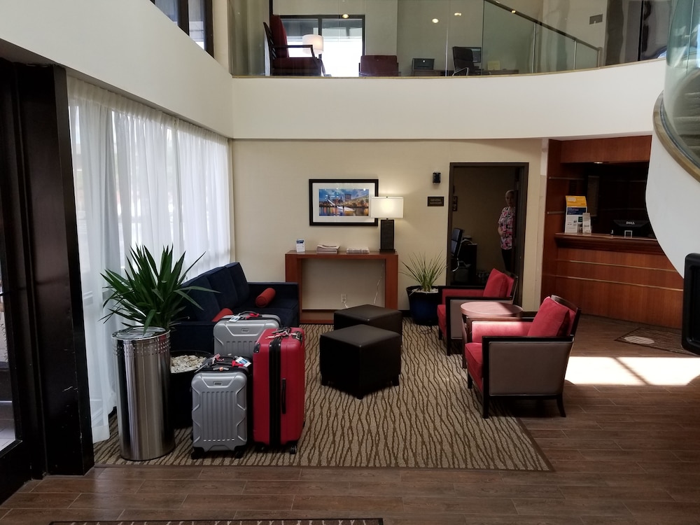 comfort inn cleveland airport