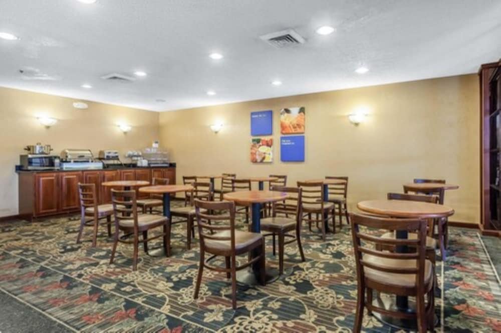 comfort inn cleveland airport