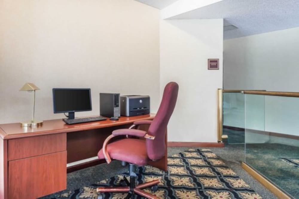 Comfort Inn Cleveland Airport,Middleburg Heights>>Cleveland,3 star