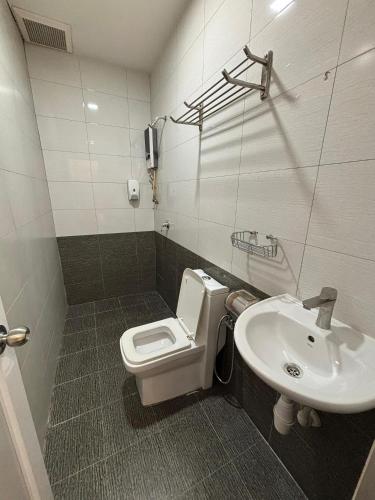 one point hotel airport kuching