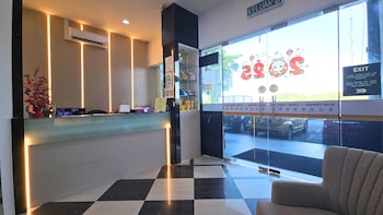 One Point Hotel Airport Kuching,,2 star