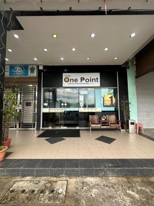 one point hotel airport kuching