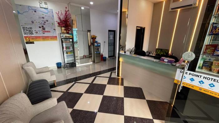 one point hotel airport kuching