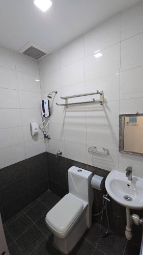 one point hotel airport kuching