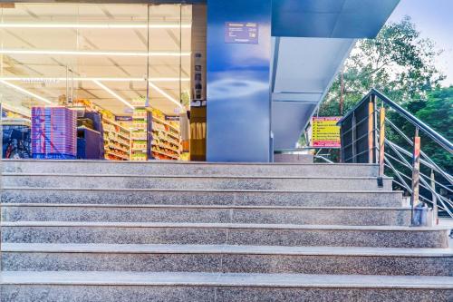 super townhouse sr nagar near rcc premier