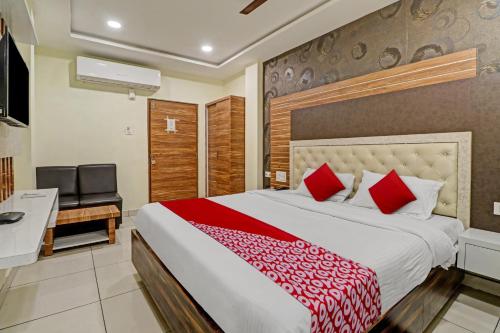 Hotel O Aditya Grand Inn,,3 star
