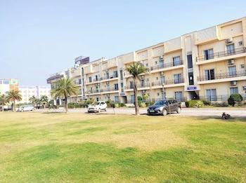 citrine suites and resorts vrindavan