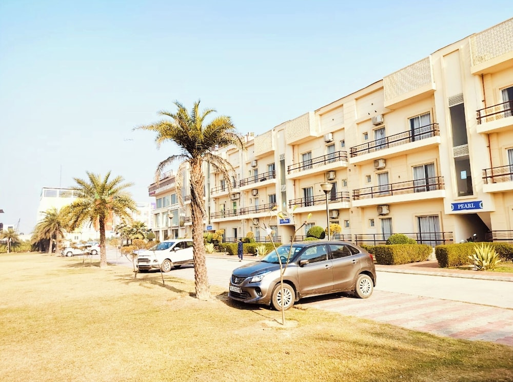 citrine suites and resorts vrindavan