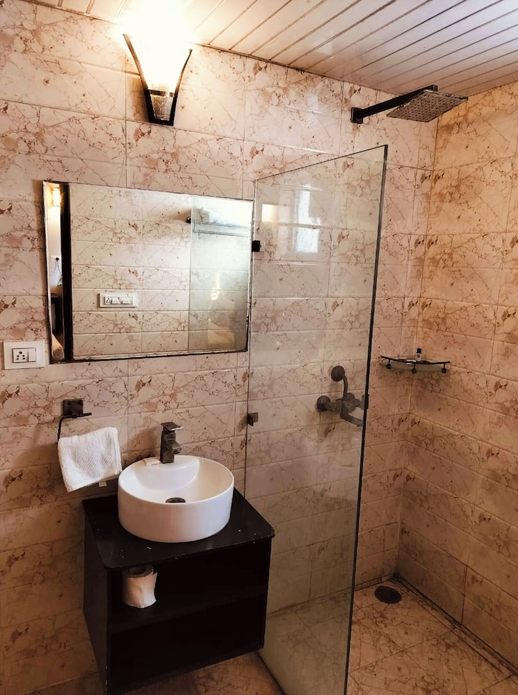 citrine suites and resorts vrindavan