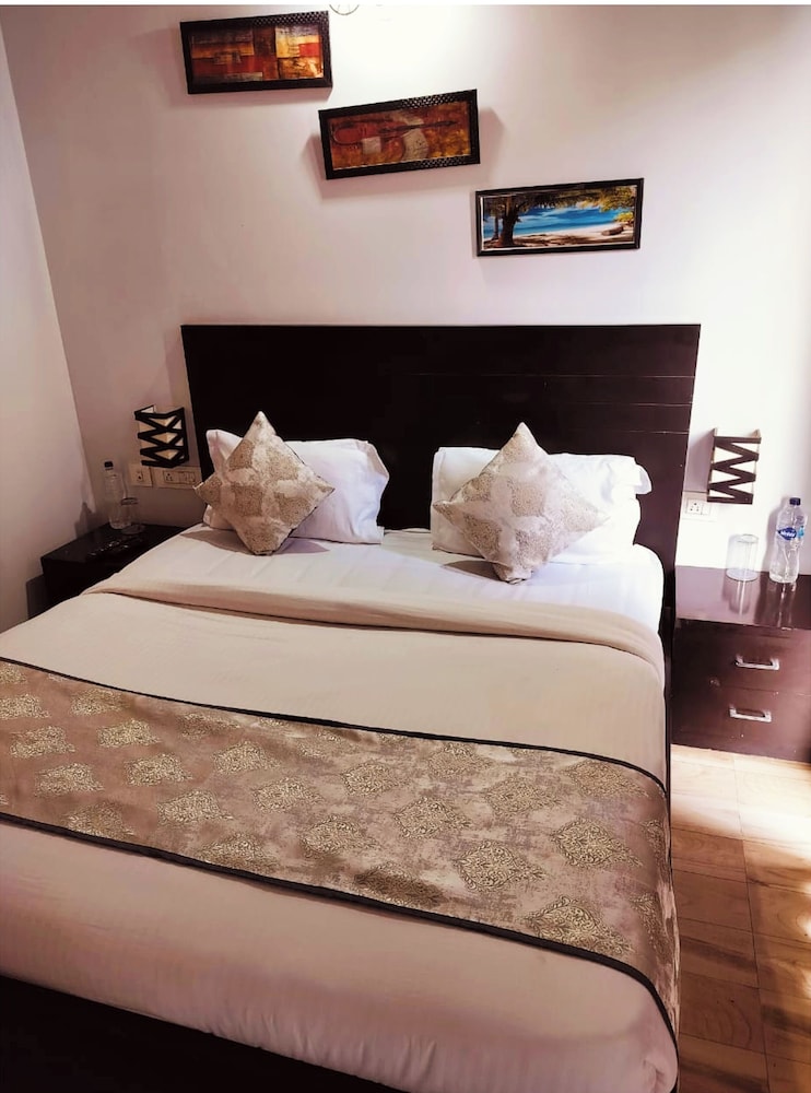 citrine suites and resorts vrindavan