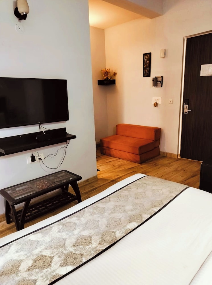 citrine suites and resorts vrindavan