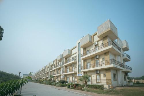 citrine suites and resorts vrindavan