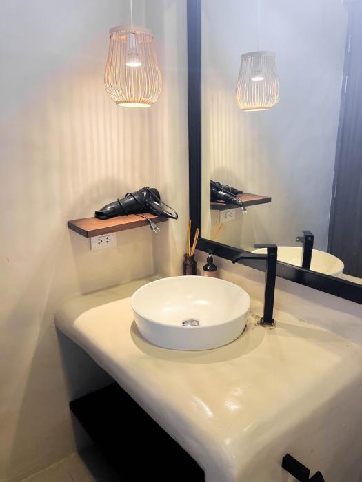 le la lake resort and spa