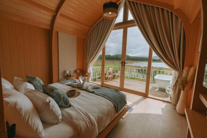 le la lake resort and spa