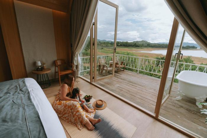 le la lake resort and spa