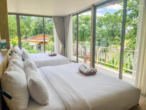 le la lake resort and spa